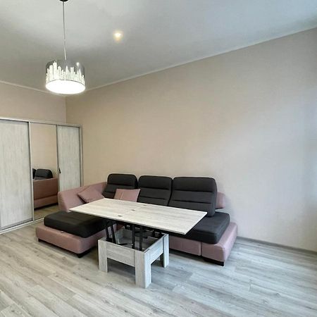 Apartments On Sholom Aleikhema Lviv Dış mekan fotoğraf